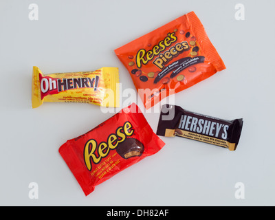 Verschiedenen Schokolade und Bonbons von The Hershey Company hergestellt.  Canadian Halloween 'fun Größe' gezeigt. Stockfoto