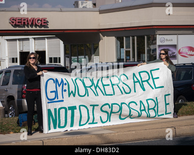 Gewerkschaftsmitglieder Streikposten General Motors Auto viel in Maryland, USA. Solidarität w / GM-Arbeitern in Kolumbien nach Arbeitsunfall gefeuert. Stockfoto