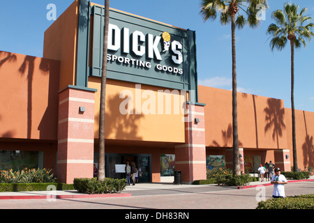 Dicks sporting waren lagern auf dem Marktplatz Tustin California. Es ist ein Fortune 500 American corporation Stockfoto