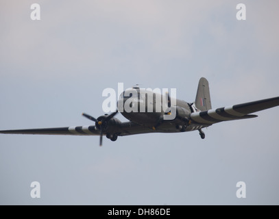 Battle of Britain Memorial Flight DC3 Flugzeug bei einem Shuttleworth Collection Air in Old Warden Flugplatz Bedfordshire anzeigen Stockfoto