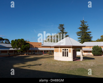 Zentralen Innenhof der Rottnest Insel Hotel ein ehemaliges Gefängnis Stockfoto