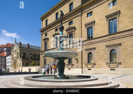 Kronprinz-Rupprecht-Brunnen-Brunnen von Bernhard Bleeker, 1961, Marstallplatz quadratisch, Altstadt-Lehel Bezirk, München, Bayern Stockfoto