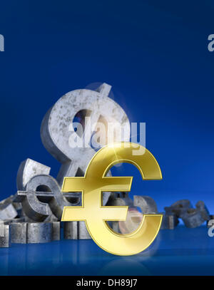 Euro-Zeichen vor der ein Dollarzeichen, Konzeptbild, symbolische Bilder, 3D-Rendering, illustration Stockfoto