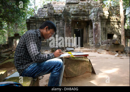 Junge Künstler Zeichnung Bilder von Ta Som, Ta Som, Siem Reap, Provinz Siem Reap, Kambodscha Stockfoto