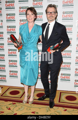 Olivia Colman beste Darstellerin und Gary Oldman bester Schauspieler Sieger Empire Film Awards 2012 - Presse Raum London England- Stockfoto