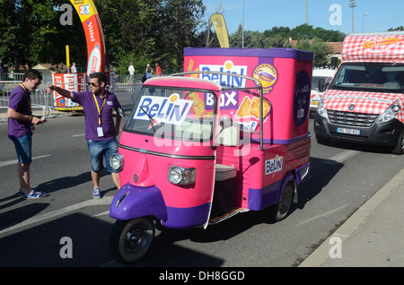 3-Rad-Werbung Fahrzeug Tuk-Tuk Auto Rickshaw Custom Car oder Dreirad maßgeschneiderte Tour de France Aix-en-Provence Frankreich Stockfoto