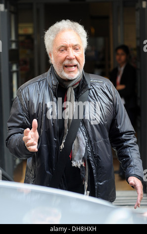 Tom Jones außerhalb der BBC Radio 1 Studios London, England - 23.03.12 Stockfoto