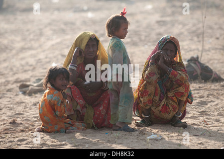 Frauen und Kinder in Pushkar Camel Fair Stockfoto