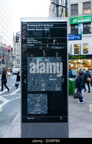 New York Karte Straßenschild, Broadway und 32 Street, Manhattan, New York City, Vereinigte Staaten von Amerika. Stockfoto