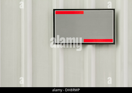 Einen leeren grauen Rahmen auf Blech Wand Stockfoto