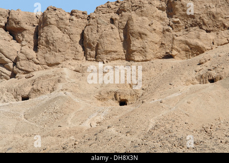 Stein schneiden Gräber in der Nähe der Leichenhalle Tempel der Hatschepsut in Ägypten Stockfoto