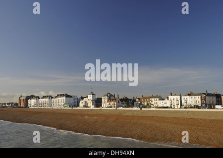 Blick auf Meer, Strand und Stadt Deal Kent England Stockfoto