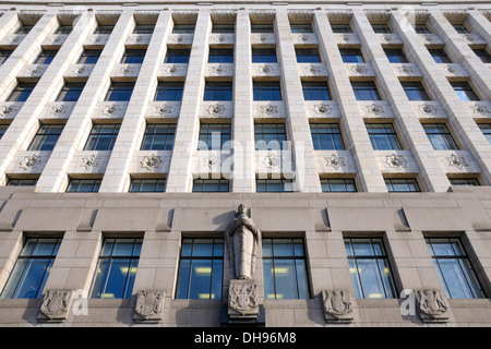 London, England, Vereinigtes Königreich. Adelaide House (Grad II aufgeführten Bürogebäude) King William Street / London Bridge. Stockfoto