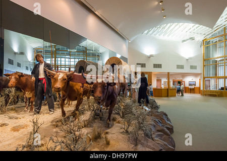 Lobby und Anzeigen in den National Historic Oregon Trail Interpretive Center, Baker, Oregon, USA Stockfoto