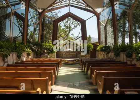 Wayfarers Chapel, entworfen von Lloyd Wright und auf den Klippen von Rancho Palos Verdes in der Nähe von Los Angeles, Kalifornien, gelegen. (USA) Stockfoto