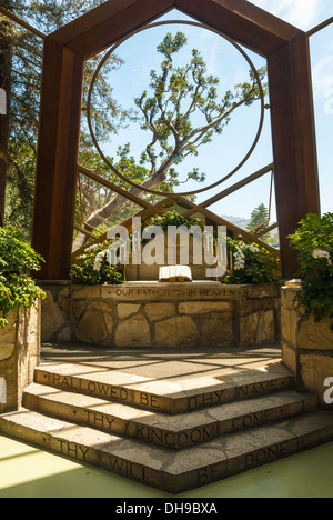 Wayfarers Chapel, entworfen von Lloyd Wright und auf den Klippen von Rancho Palos Verdes in der Nähe von Los Angeles, Kalifornien, gelegen. (USA) Stockfoto