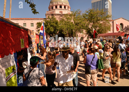 Teilnehmer von Tucson treffen Sie sich, ein jährliches Festival feiern Kultur und Vielfalt, in Tucson, Arizona, USA. Stockfoto