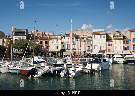 Segelboote im Hafen von Cassis, Bouches-du-Rhône, Frankreich Stockfoto