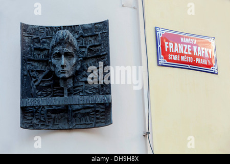 Bronze-Büste von Franz Kafka Square. Geburtshaus er Prag Tschechische Republik, Europa Stockfoto