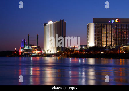 Kasinos entlang dem Kolorado Fluß, Laughlin, Nevada. Stockfoto