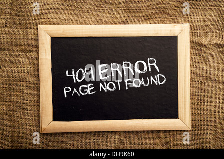 Fehler 404, Internet-Web-Seite nicht gefunden Meldung an die Tafel. Stockfoto