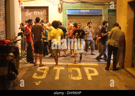 Party Gänger Tanz Festival Festa de Gracia, Gracia, BarceloniaTravel Urlaub Besuch in der Stadt Barcelona, Katalonien, Spanien Stockfoto