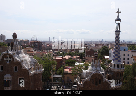 Gesamtansicht über Barcelona vom Park Güell von Antoni Gaudí entworfen. Reisen Sie Urlaub Besuch in der Stadt Barcelona, Katalonien, Stockfoto