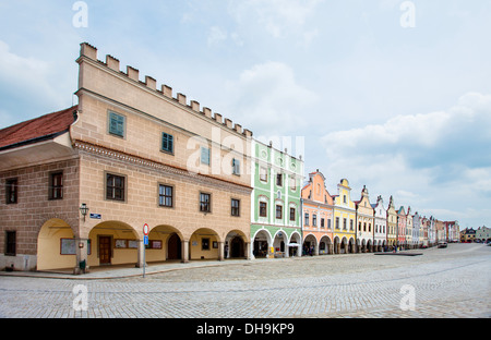 Telc, Tschechische Republik, UNESCO-Stadt. Eine Reihe von Häusern am Hauptplatz Stockfoto