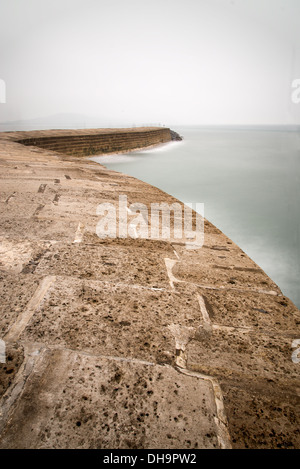 Abstrakte Landschaft Langzeitbelichtung Lyme Regis Cobb Meer Verteidigung Stockfoto