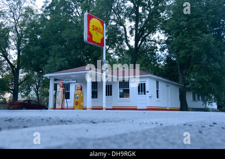 Soulsby Tankstelle, 1925-Shell-Tankstelle an der alten Route 66 in Mount Olive, Illinois Stockfoto