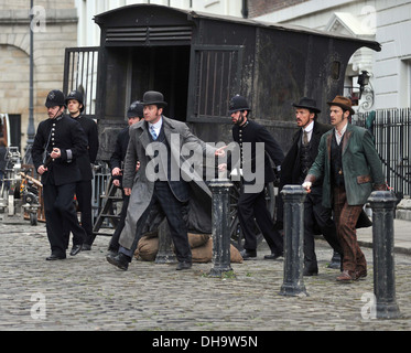 Matthew McFadyen Jermome Flynn und Adam Rothenberg Dreharbeiten der BBC neue Drama "Ripper Street" auf Straßen von Dublin-Szene ist ein Stockfoto