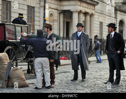 Matthew McFadyen Jermome Flynn und Adam Rothenberg Dreharbeiten der BBC neue Drama "Ripper Street" auf Straßen von Dublin-Szene ist ein Stockfoto