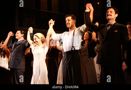 Rachel Potter Michael Cerveris Elena Roger Ricky Martin und Max von Essen Broadway-Premiere von "Evita" Marquis Theatre Stockfoto