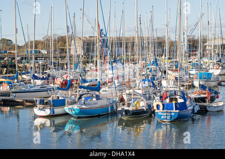 Yachten ankern in South Harbour Blyth, Northumberland, England, UK Stockfoto