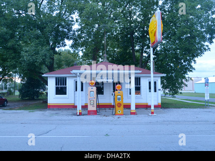 Soulsby Tankstelle, 1925-Shell-Tankstelle an der alten Route 66 in Mount Olive, Illinois Stockfoto