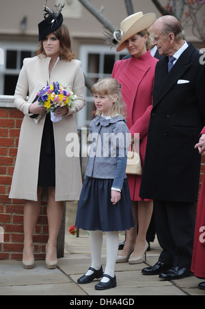 Prinzessin Eugenie Sophie Gräfin von Wessex Prinz Philip Duke of Edinburgh und Lady Louise WIndsor Sankt-Georgs Kapelle verlassen Stockfoto