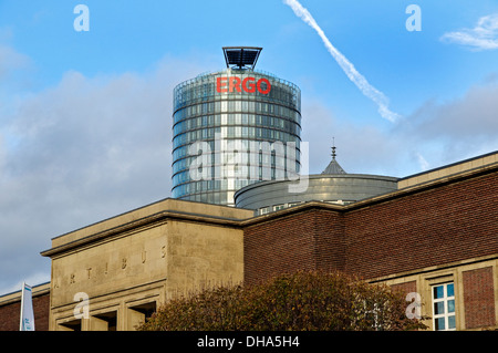 ERGO Versicherung HQ und "Kunstpalast" Kunst-Galerie, Düsseldorf, NRW, Deutschland. Stockfoto