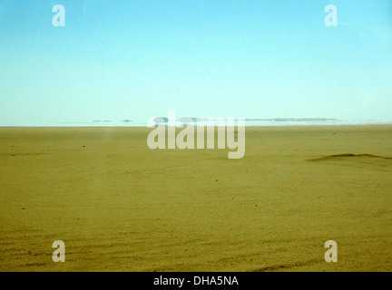 Eine Fata Morgana in der Wüste In Abu Simbel Wüste eine Fata Morgana ist ersichtlich, dass eine Fata Morgana ist eine natürlich vorkommende optische Phemen in dem Stockfoto