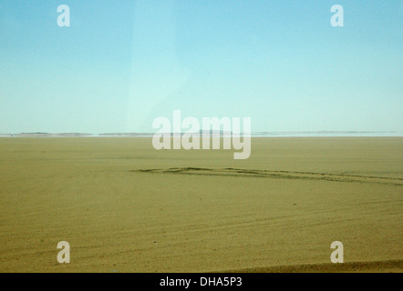 Eine Fata Morgana in der Wüste In Abu Simbel Wüste eine Fata Morgana ist ersichtlich, dass eine Fata Morgana ist eine natürlich vorkommende optische Phemen in dem Stockfoto