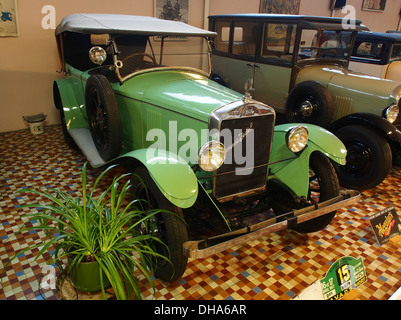 Der 1925er Donnet Zedel C16, ein 4-Zylinder-11CV-Tourer, wird im Museum of Automobiles in der Talmont St. ausgestellt Hilaire, Frankreich, vertritt Automobilbau und -Design des frühen 20. Jahrhunderts. Stockfoto