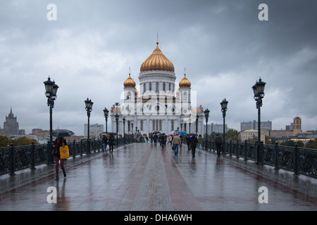 Patriarshy Brücke und Kirche von Christus dem Erlöser in Moskau Stockfoto