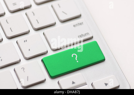 Frage Eingabetaste Taste auf weiße Tastatur Stockfoto