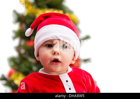 Baby mit einem roten und weißen Weihnachten Santa Hut und Anzug, isoliert auf einem weißen Hintergrund. Stockfoto