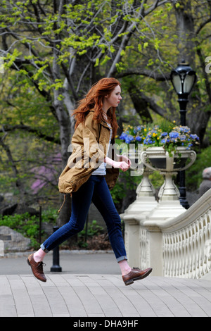 Karen Gillan Matt Smith (The Doctor) mit Karen Gillan (Amy) und Arthur Darvill (Rory) Filmen "Dr. Who" im neuen Central Park Stockfoto