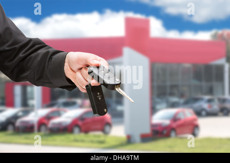 Auto Darlehen Autovermietung Schlüssel Händler Autohaus neue Vertriebssteuerung Reparatur Geschäft schwarze Übergabe mechanischen Hintergrund automotive dung Stockfoto