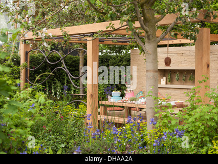 Chelsea Flower Show 2013, Homebase Garten, "Aussaat der Samen des Wandels" Designer Adam Frost. Gold-Medaille. Stockfoto