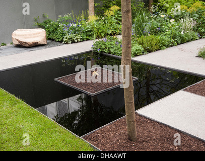 Chelsea Flower Show 2013, Fera - Eindämmung der Ausbreitung Designer Jo Thompson. Flora-Silbermedaille Stockfoto