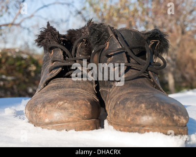 alte Frau Schuhe entspannen an sonnigen Nachmittag Stockfoto