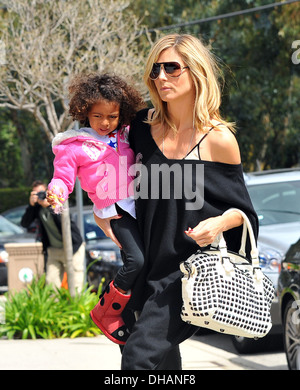 Heidi Klum Lou Sulola Samuel Heidi Klum nimmt ihre Kinder Karate-Klasse in Brentwood, Los Angeles Kalifornien - 14.04.12 Stockfoto