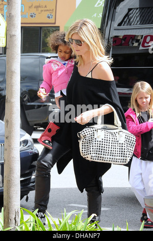 Heidi Klum Lou Sulola Samuel Heidi Klum nimmt ihre Kinder Karate-Klasse in Brentwood, Los Angeles Kalifornien - 14.04.12 Stockfoto